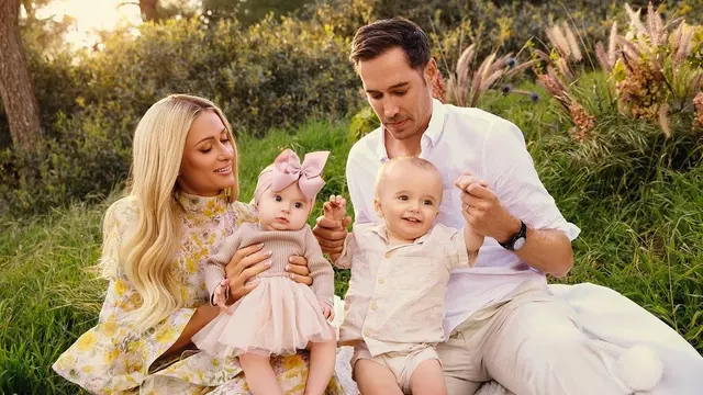 Paris Hilton Ungkap Wajah Bayi Perempuannya yang Lahir via Rahim Ibu Pengganti Sambil Promosi Lagu Baru