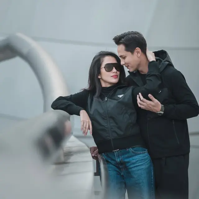 Ussy Sulistiawaty Unggah Momen Mesra dengan Andhika Pratama Rayakan Anniversary ke-13 Tahun Pernikahan